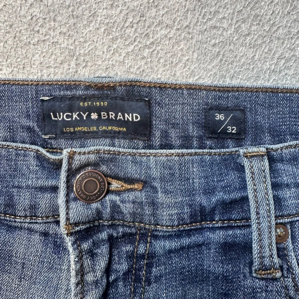 Lucky Brand Jeans Mens 36x32 (36x30)‎ Blue 221 Straight Distressed Denim 7MC1030